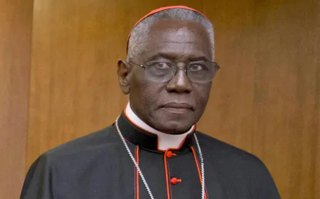 Robert Sarah, el cardenal conservador que podría ser el primer Papa negro y cumplir la profecía de Nostradamus