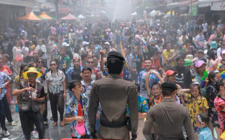 Tailandia presenta su primer robot policía con IA para eventos masivos