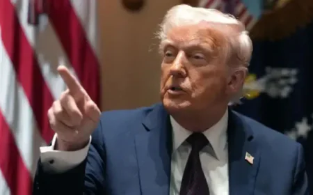 Gráfico muestra la baja aprobación de Trump en sus primeros 100 días de gobierno
